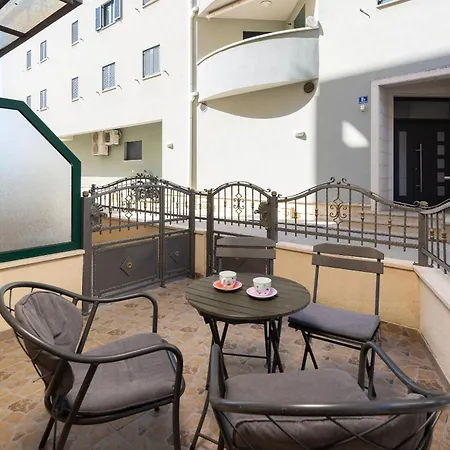 Sunny Apartment Makarska