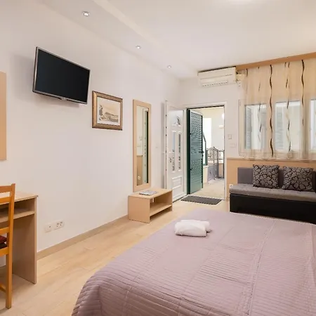 Sunny Apartment *